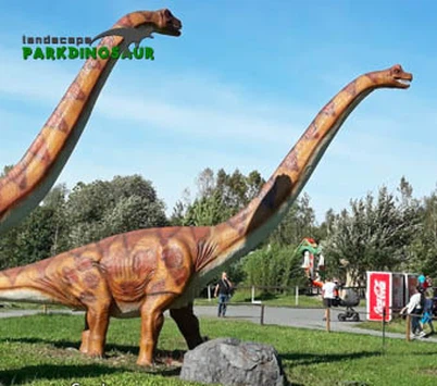 Statua dinosaura u prirodnoj veličini